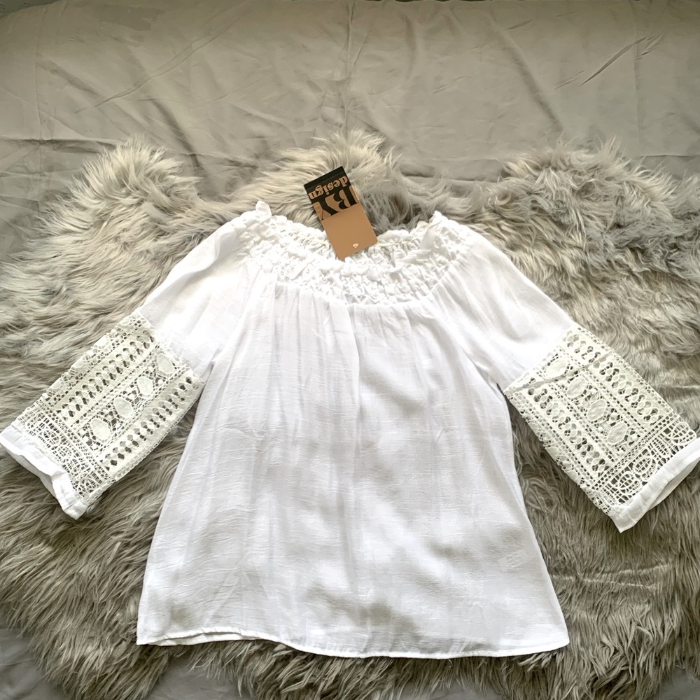 by Design Woven Bright White Off-Shoulder Size Small Blouse w/ Lace Detail